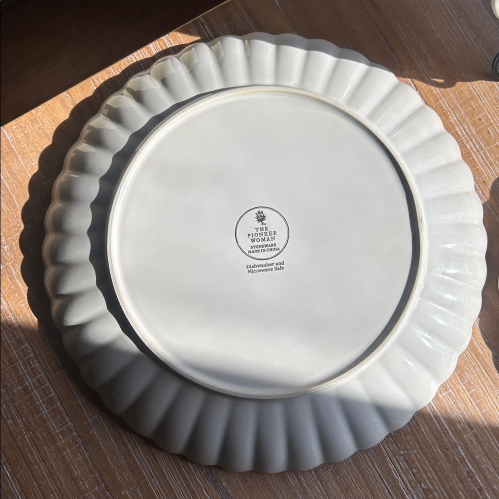 4 The Pioneer Woman Collette Stoneware Scalloped Edge Dinner Plates - Picture 6 of 12